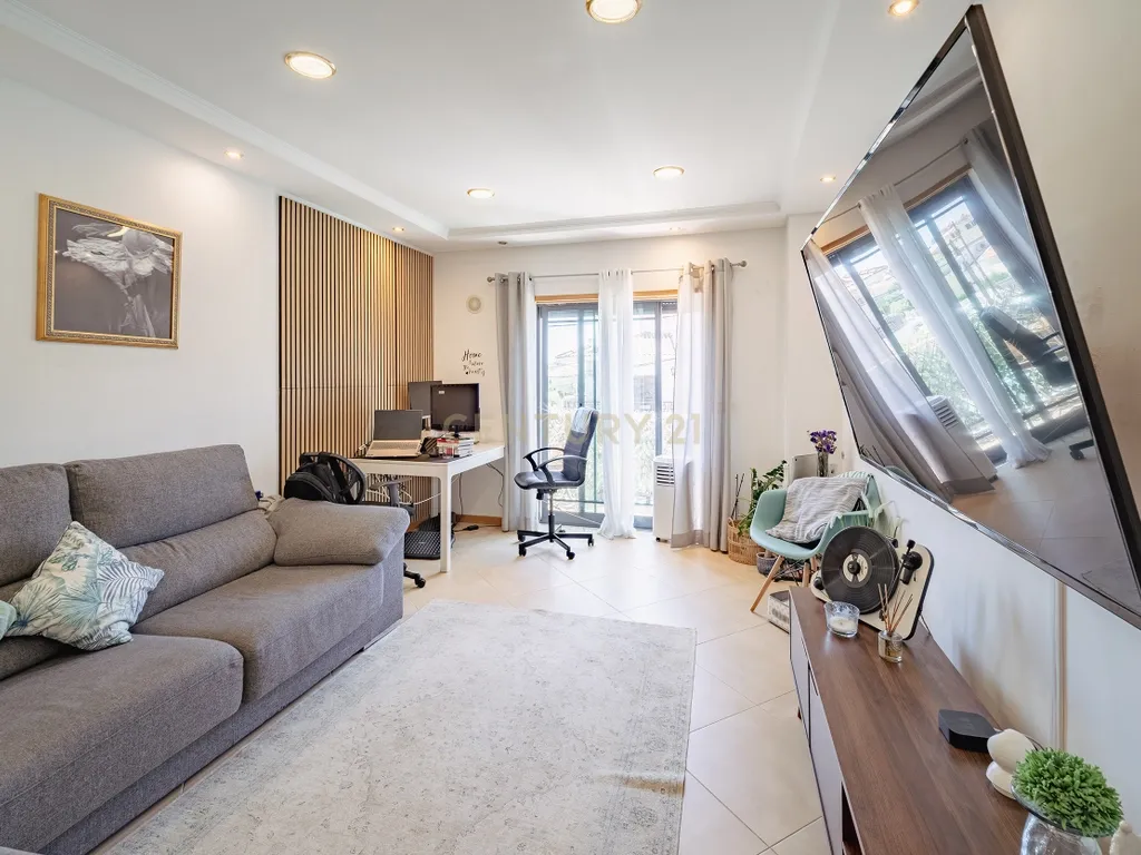Moderno Apartamento T2 em Amora, Seixal - Image 4