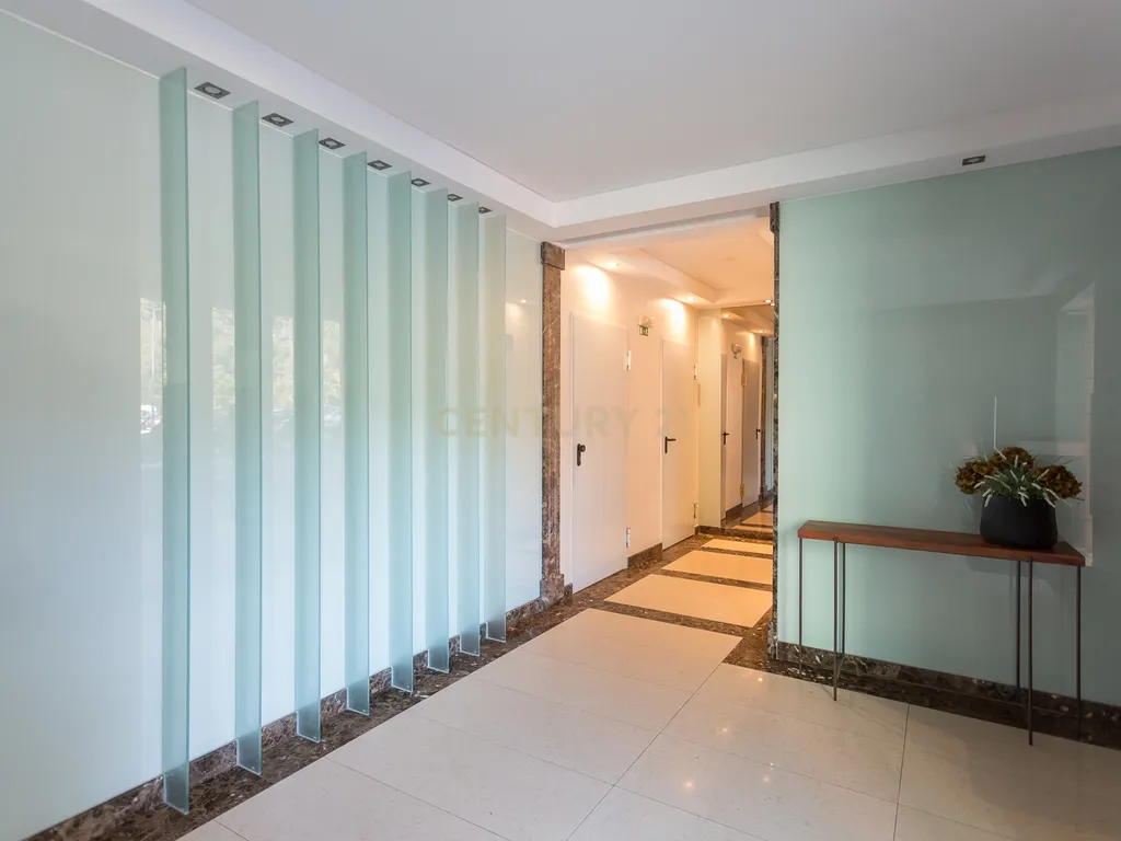 Apartamento T2 num condomínio com Vista Panorâmica em Odivelas, Famões - Image 30