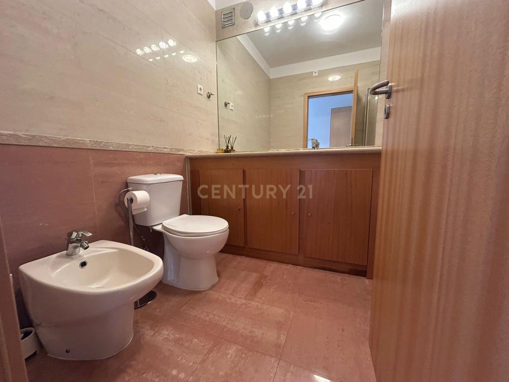 Excelente apartamento T3 - Com Parqueamento - MOBILADO - Image 23
