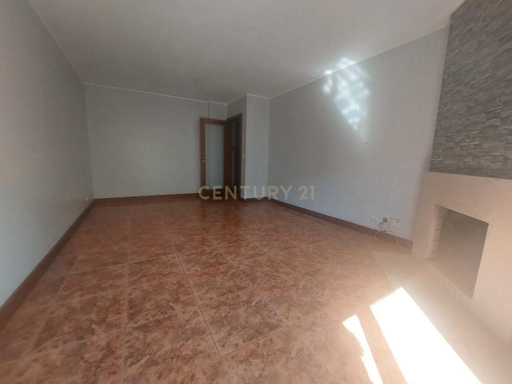 Apartamento T2 em Matosinhos com Garagem e Varanda - Image 3