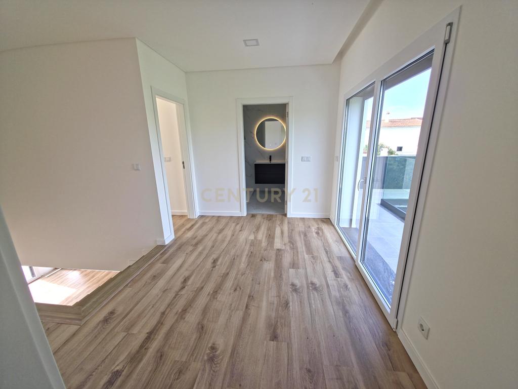 Moradia Nova T4 - Lourinhã - Image 16