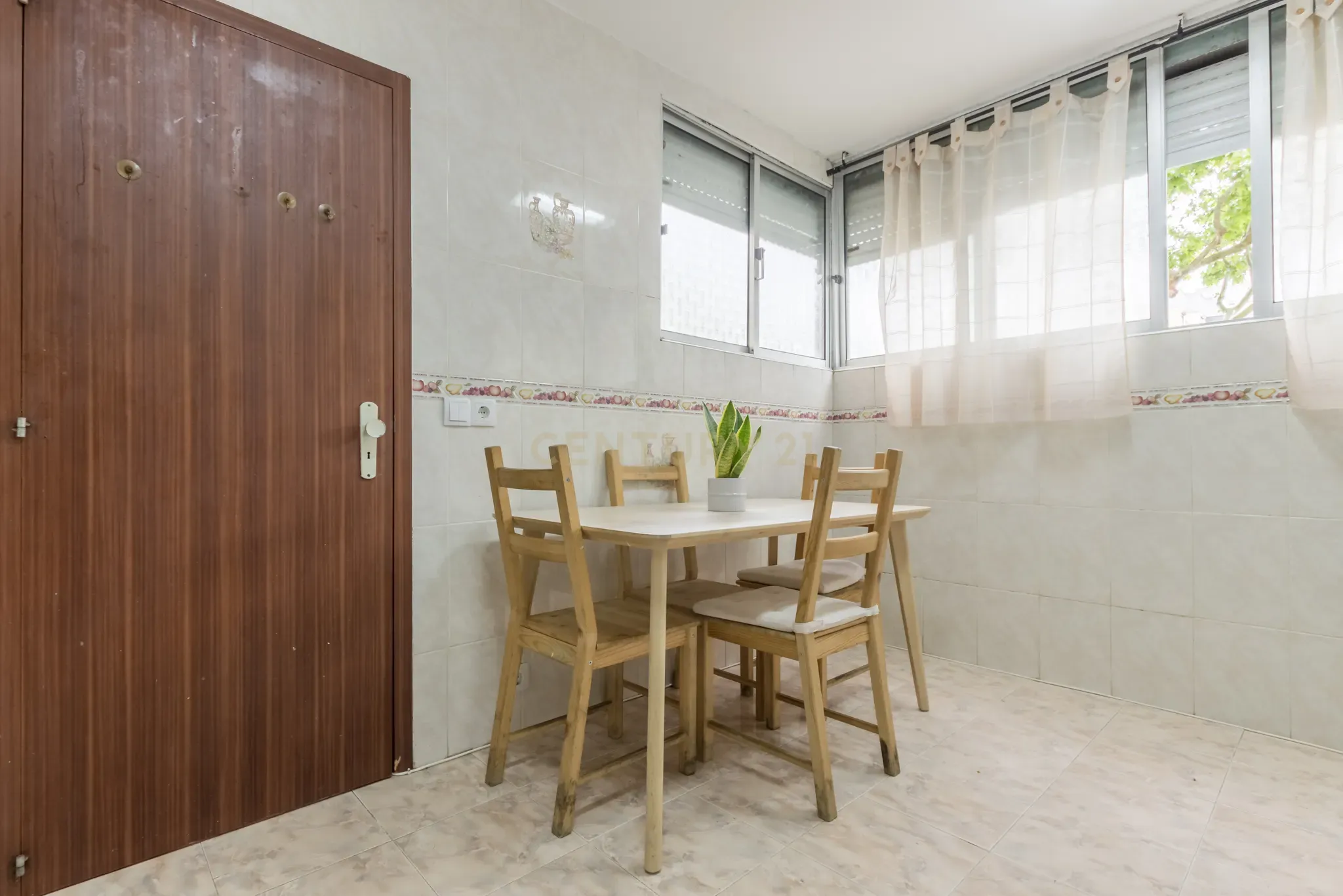 Apartamento T1 em Cidade Sol, Santo António Charneca - Image 11