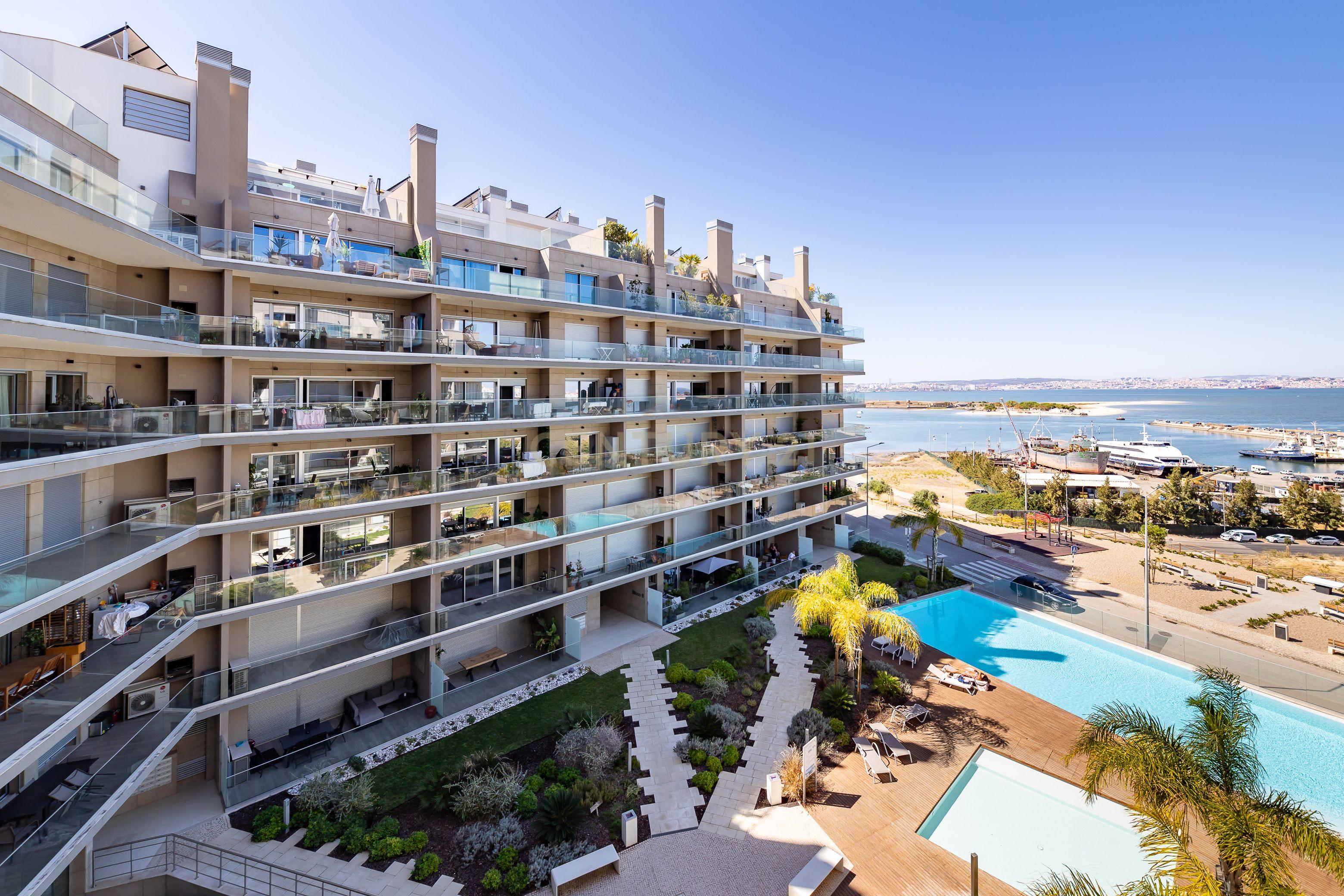 Apartamento T3 em Condomínio de Luxo - One River, Seixal - Image 1