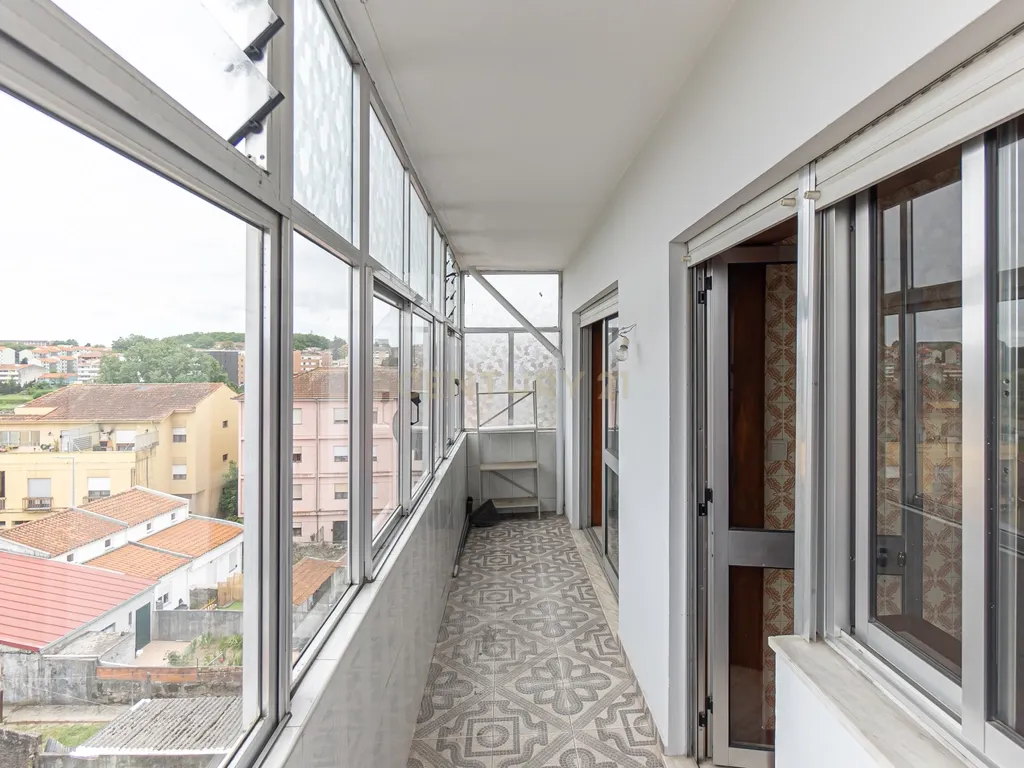 T2 Renovado com Vista Cidade – Rua de São Roque da Lameira, Campanhã - Image 14