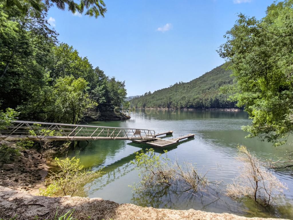 Duas Propriedades Únicas no Gerês com Acesso Direto ao Rio e Ancoradouro Privado - Image 31