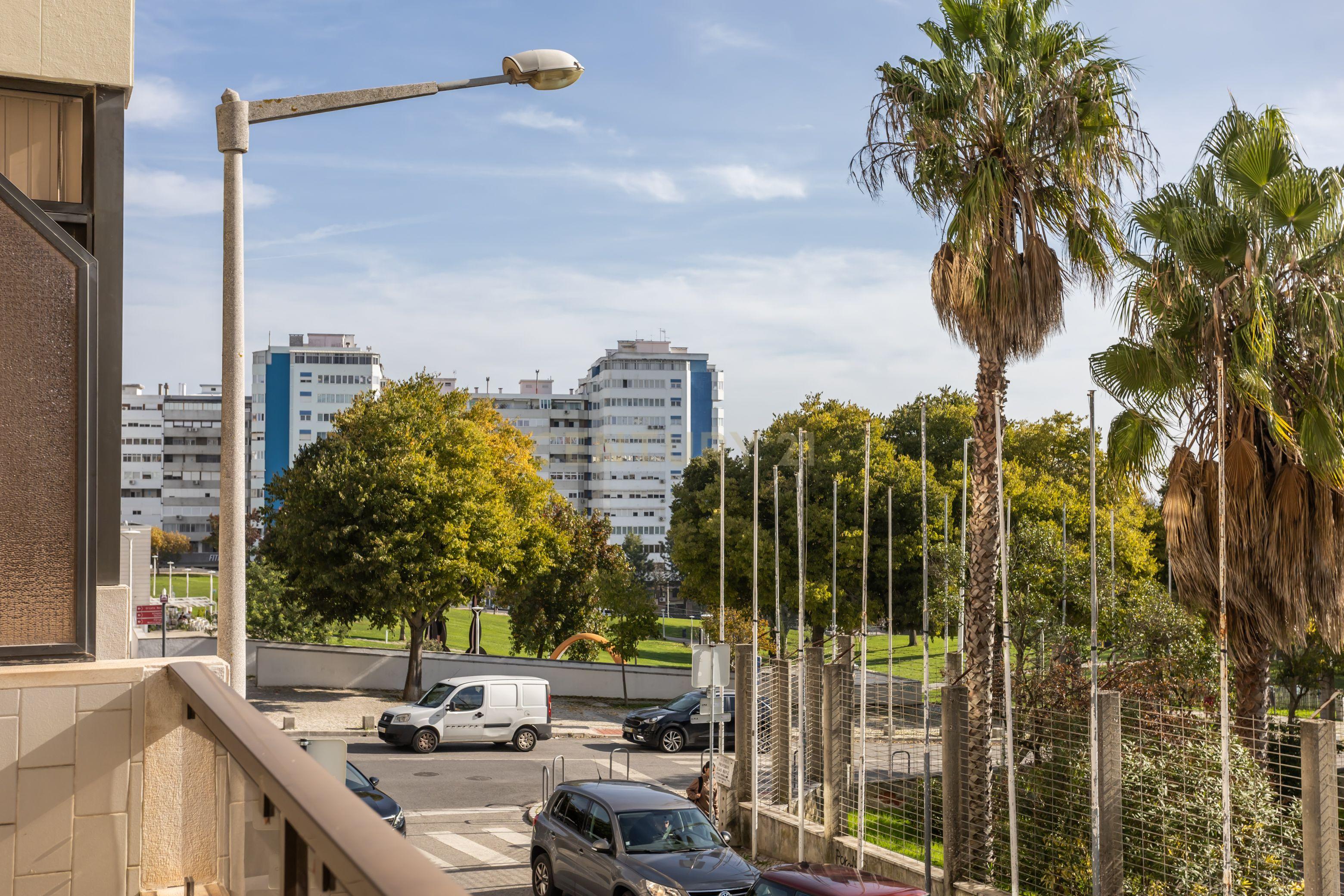 Apartamento T4, centro de Almada com terraço - Image 25