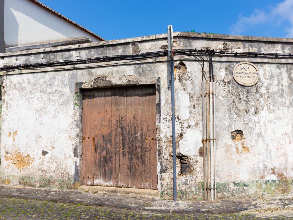 Oportunidade de Investimento - Ruína para Reabilitação no Centro da Ribeira Grande (Matriz) - Image 9