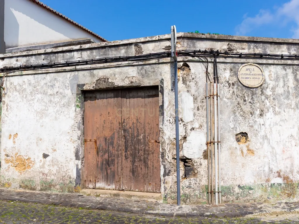 Oportunidade de Investimento - Ruína para Reabilitação no Centro da Ribeira Grande (Matriz) - Image 9