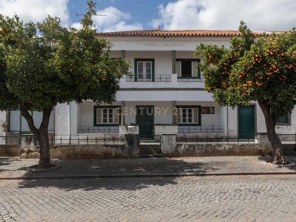 Moradia T6 com Jardim e Vista Panorâmica em Avis - Image 3