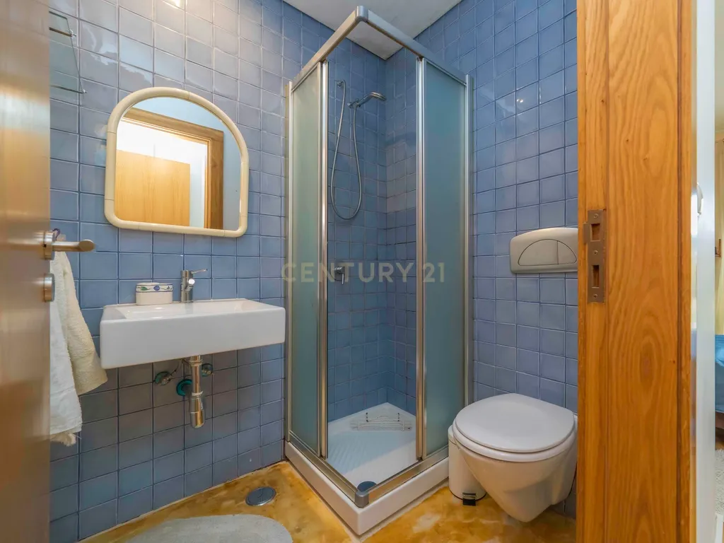 Moradia T5 Isolada, com Dois Pisos, Elevador e Terraço, com 800m2 de Terreno , na Quinta do Anjo, Palmela - Image 37