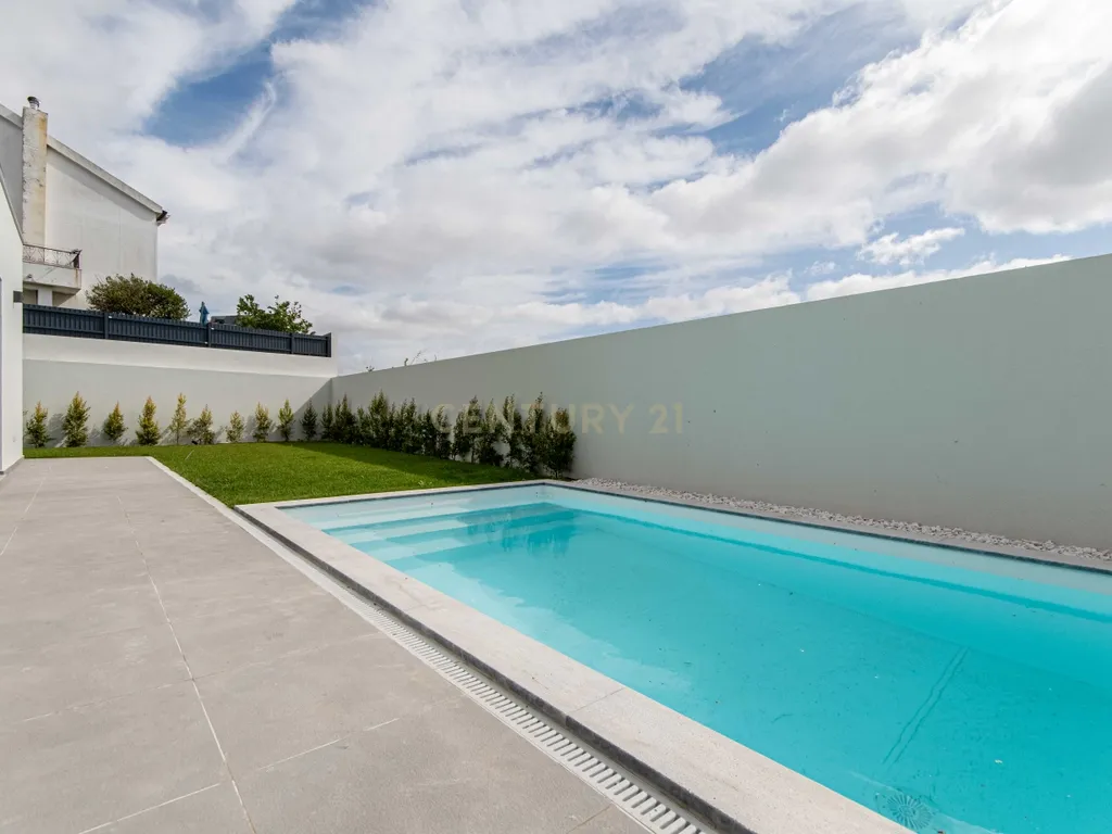 Moradia T4 Premium independente com Piscina (Nova Construção) / Barcarena - Image 5