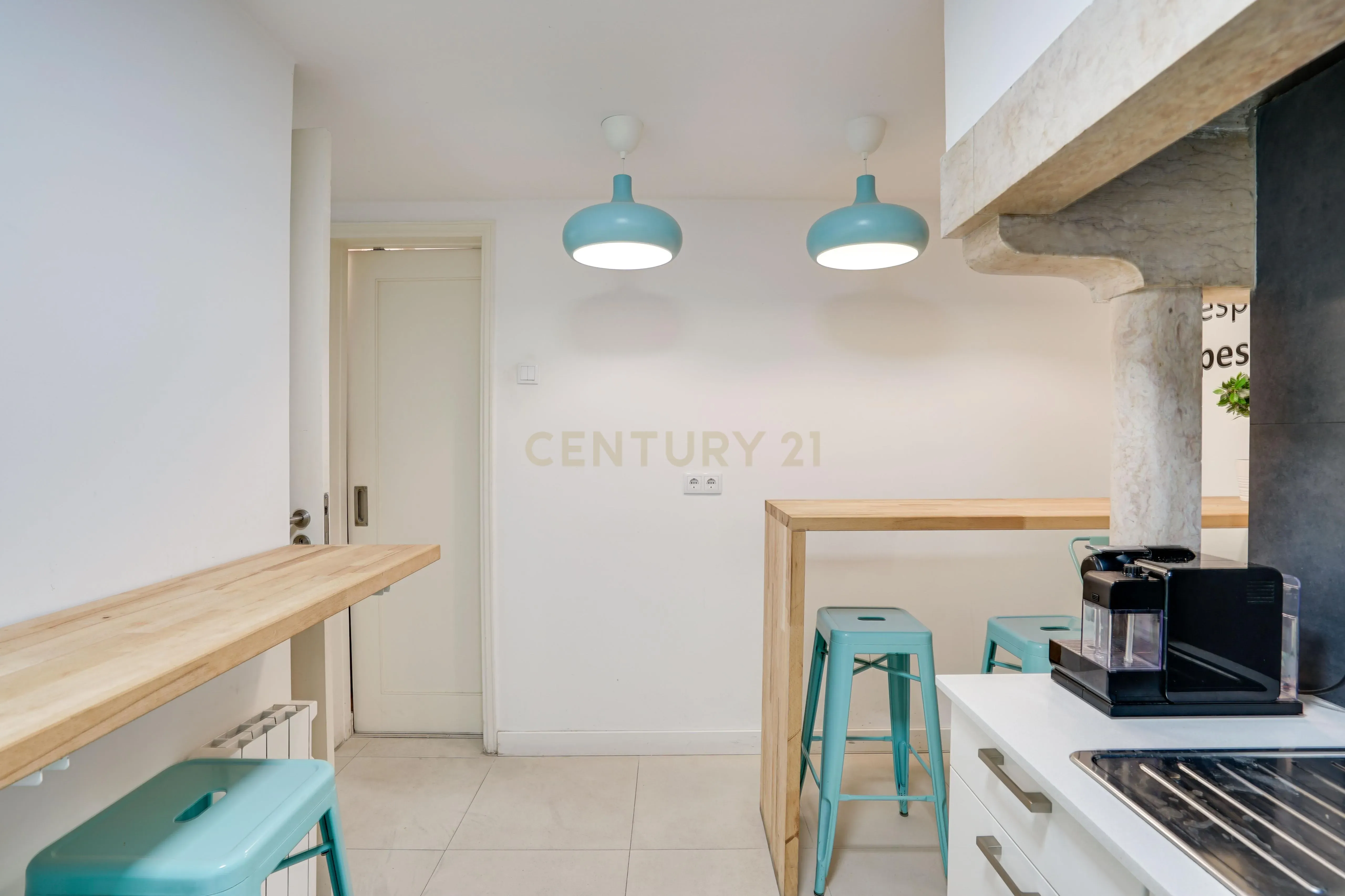 Apartamento T6 Avenida António Augusto de Aguiar - Image 10