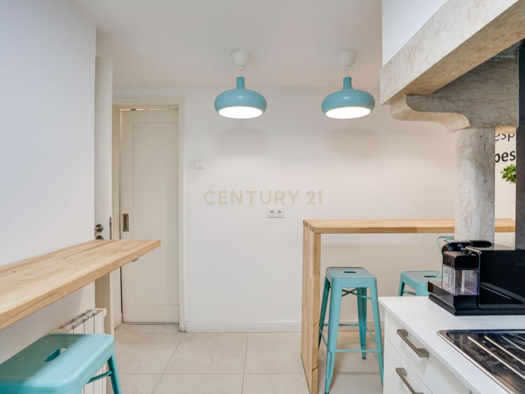 Apartamento T6 Avenida António Augusto de Aguiar - Image 10