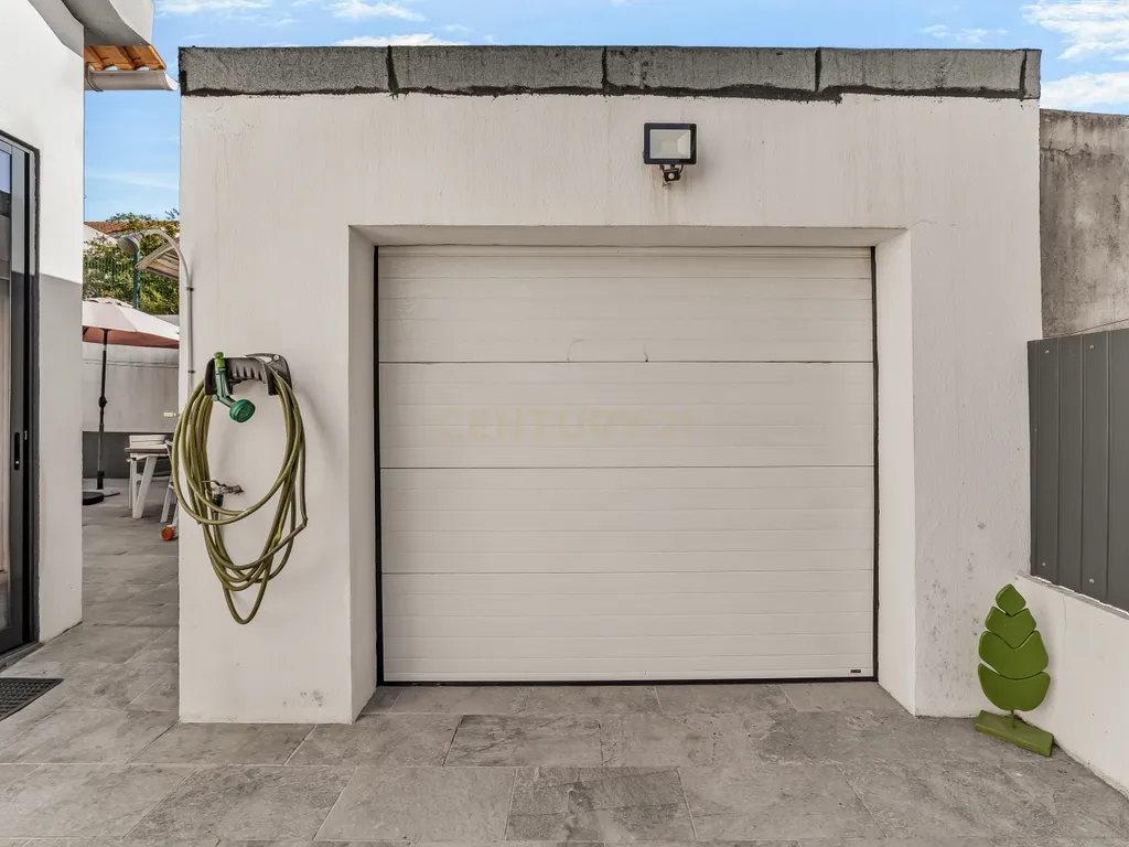 Moradia T3 isolada com garagem, Quinta do Conde - Image 41