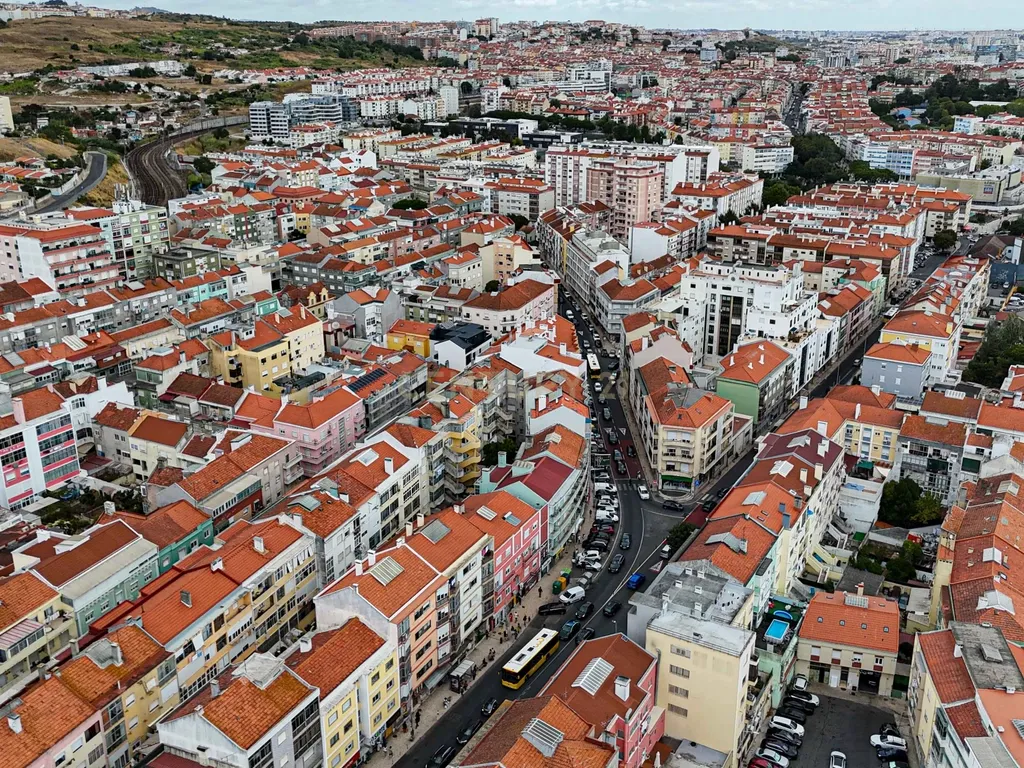 Apartamento T3 com Terraço/ Remodelação Total (Queluz) - Image 29
