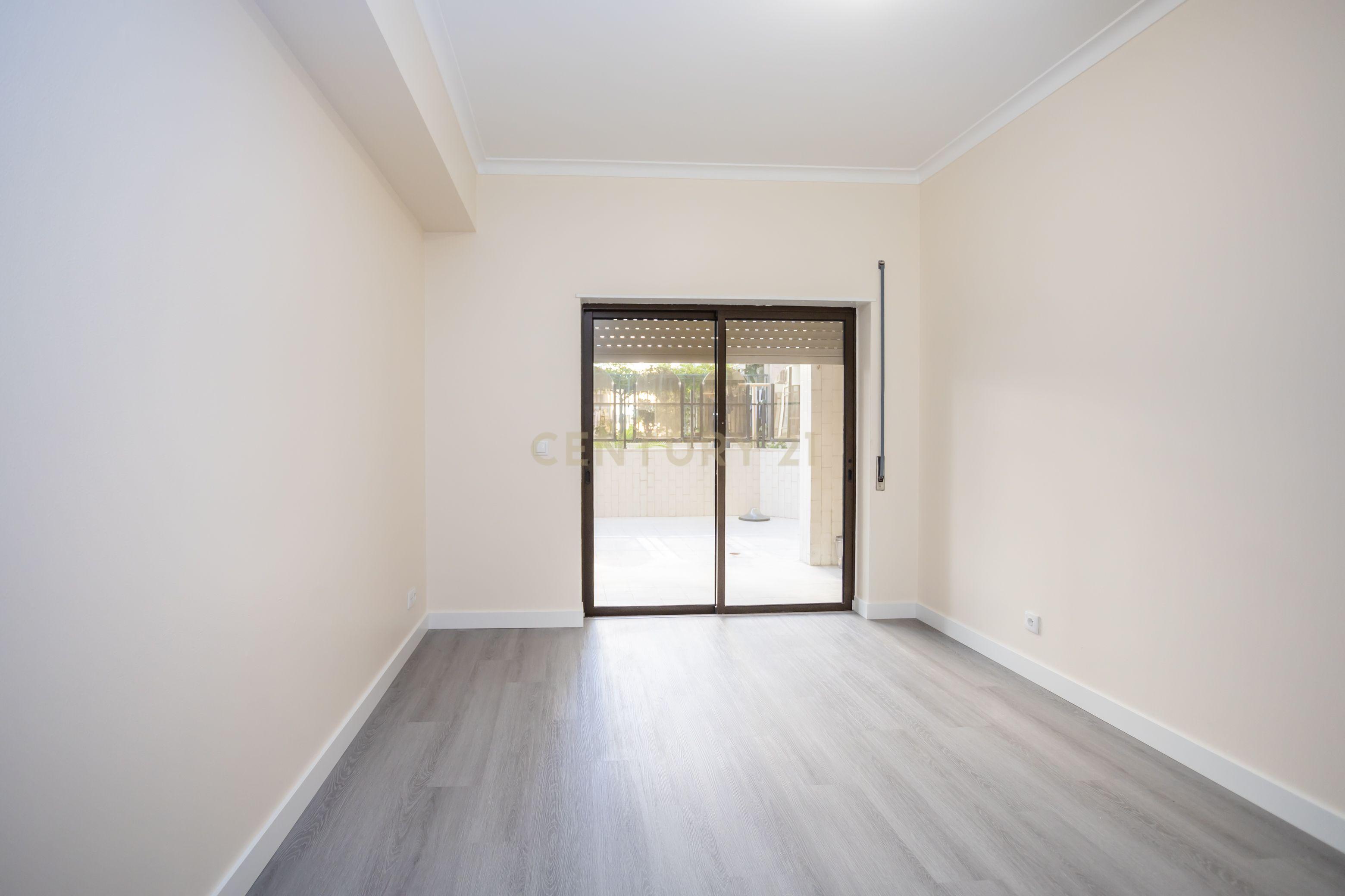 Apartamento T4, centro de Almada com terraço - Image 4