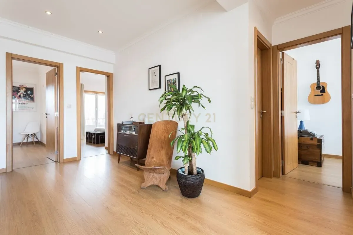 Arrendamento – T3 Remodelado com Vista Rio | Alcântara, Lisboa - Vista 2