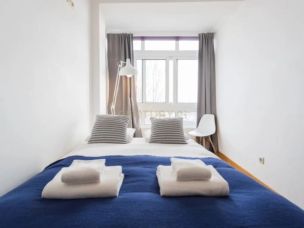 Arrendamento – T3 Remodelado com Vista Rio | Alcântara, Lisboa - Image 16