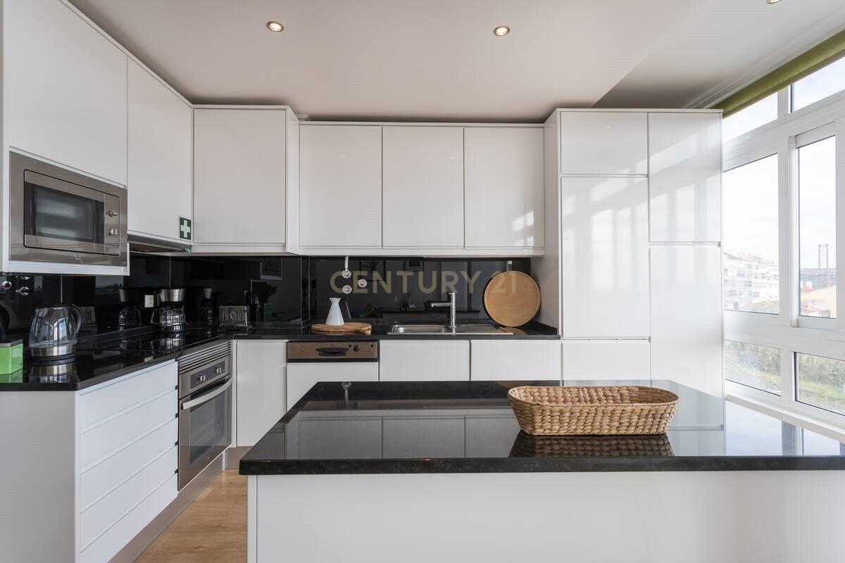 Arrendamento – T3 Remodelado com Vista Rio | Alcântara, Lisboa - Mais
