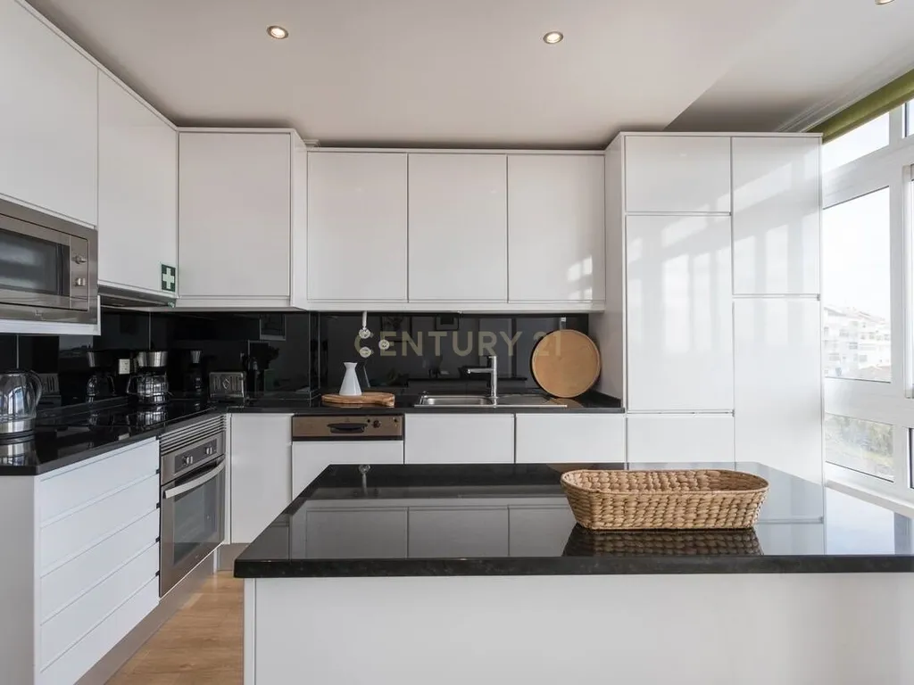 Arrendamento – T3 Remodelado com Vista Rio | Alcântara, Lisboa - Image 7