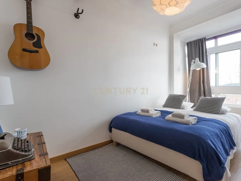 Arrendamento – T3 Remodelado com Vista Rio | Alcântara, Lisboa - Image 17