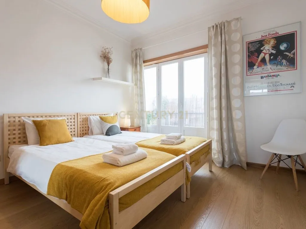 Arrendamento – T3 Remodelado com Vista Rio | Alcântara, Lisboa - Image 23