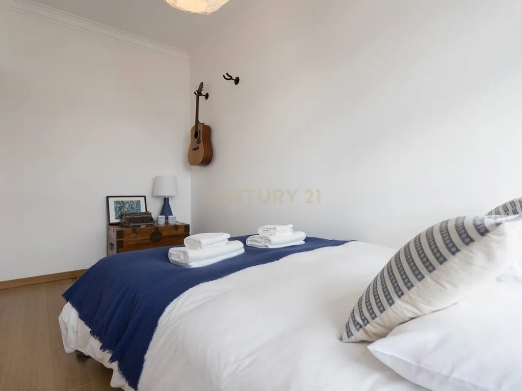 Arrendamento – T3 Remodelado com Vista Rio | Alcântara, Lisboa - Image 18