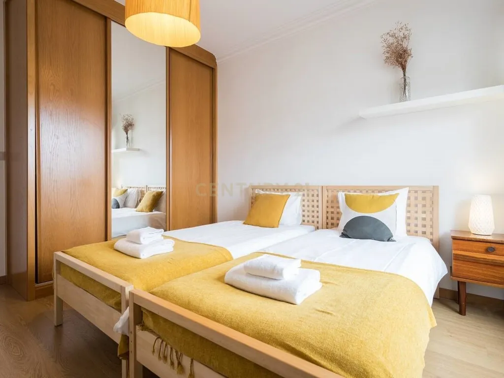 Arrendamento – T3 Remodelado com Vista Rio | Alcântara, Lisboa - Image 25