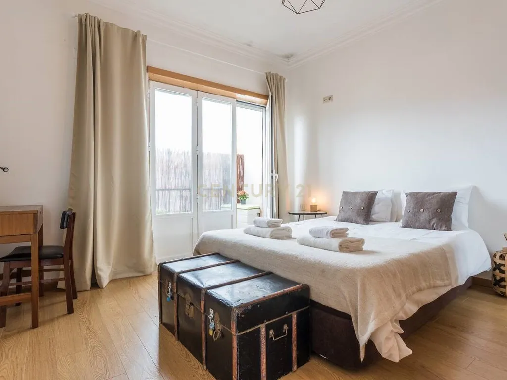 Arrendamento – T3 Remodelado com Vista Rio | Alcântara, Lisboa - Image 24