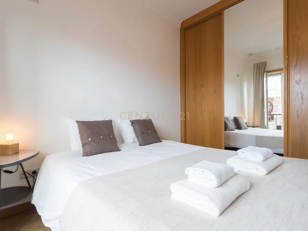 Arrendamento – T3 Remodelado com Vista Rio | Alcântara, Lisboa - Image 26