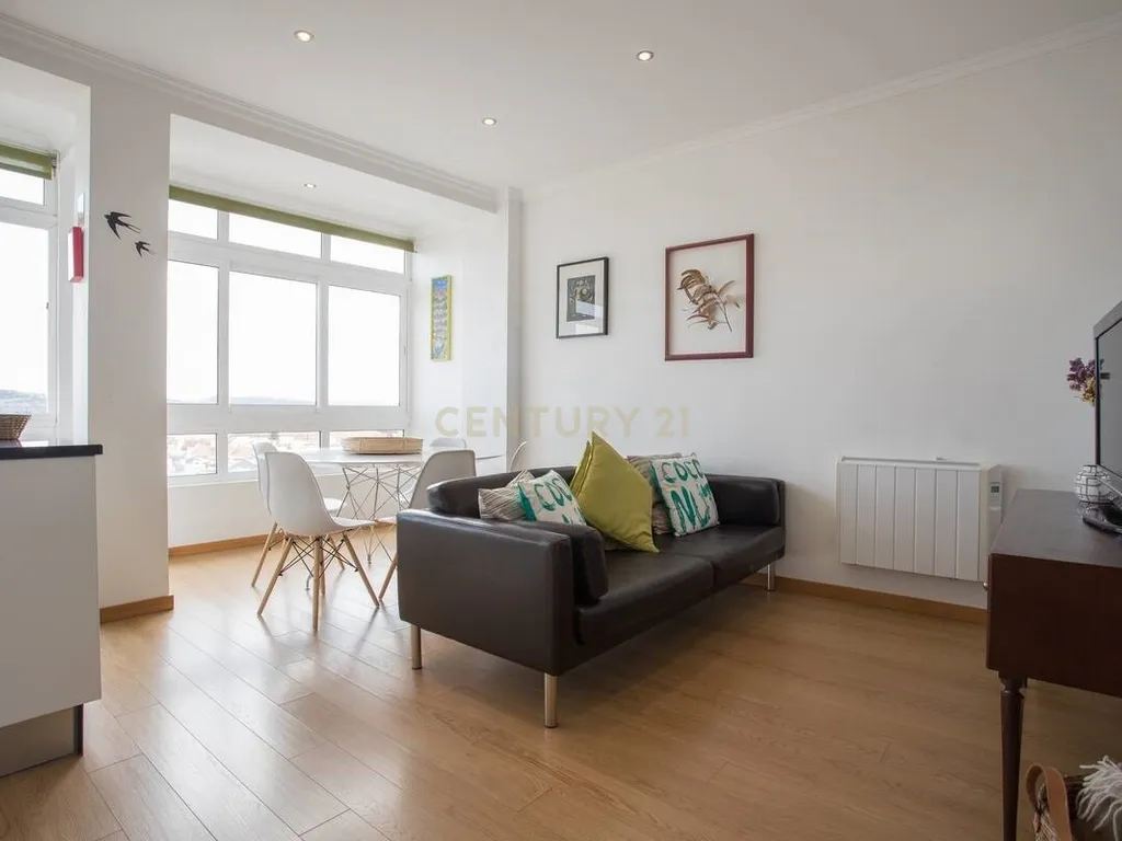 Arrendamento – T3 Remodelado com Vista Rio | Alcântara, Lisboa - Image 10