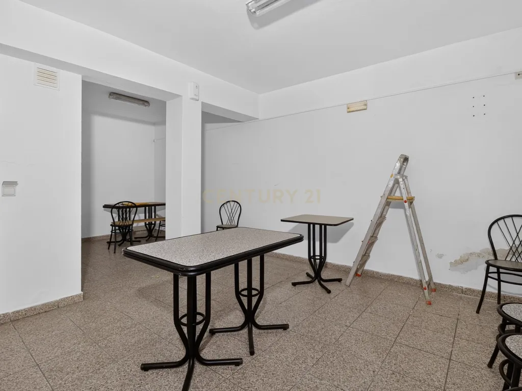Loja equipada no Centro de Bragança - Image 12