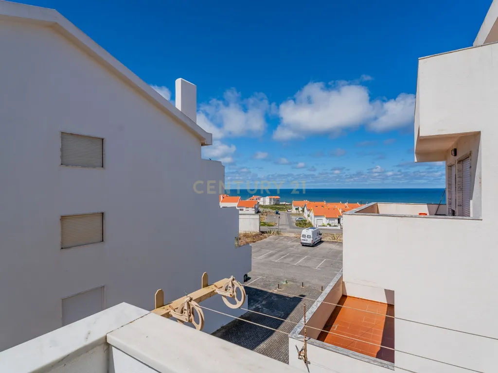 T2 renovado com Varanda, Vista Mar e Box privativa em Santa Cruz - Image 38