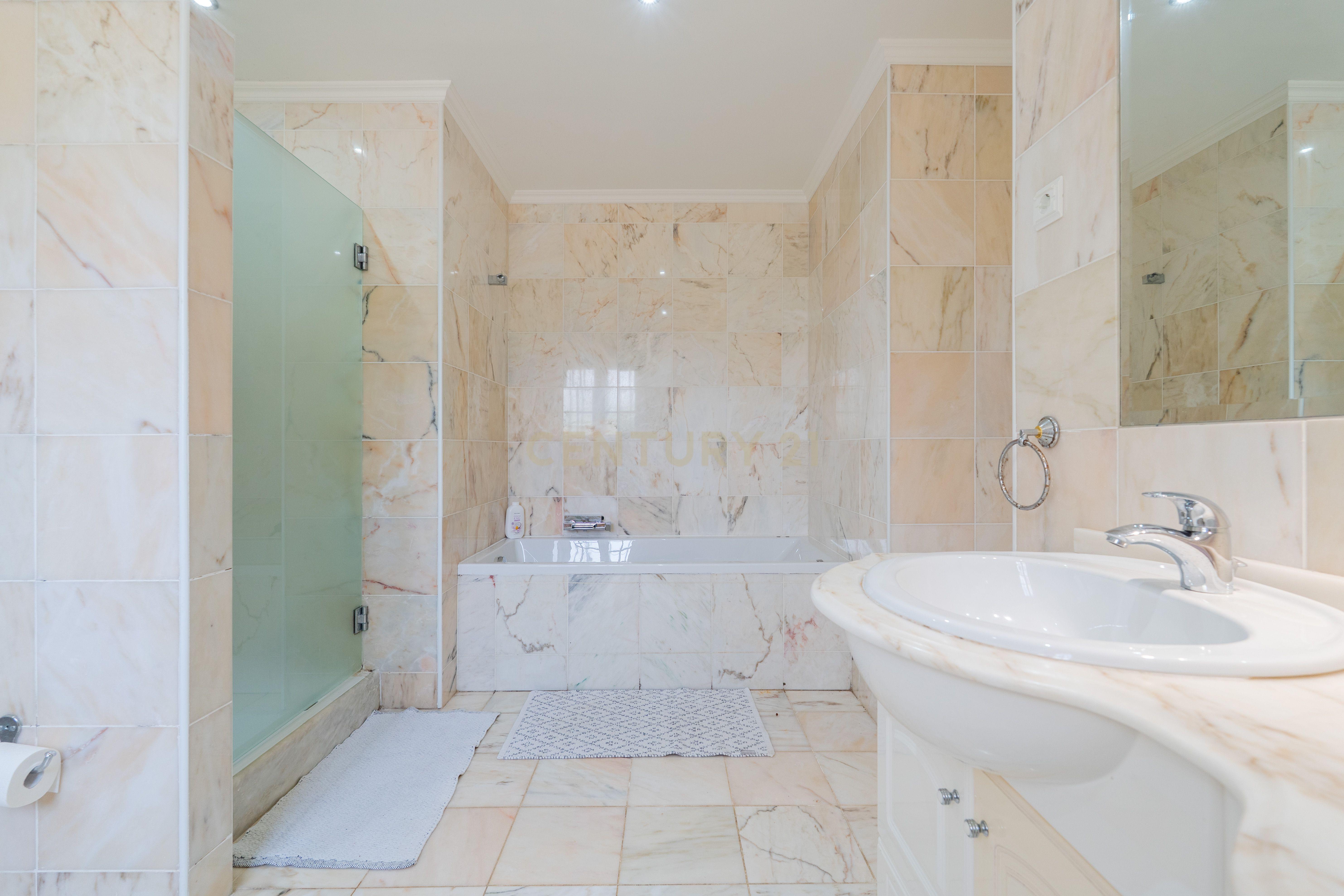 Casa de Luxo em Albufeira com Vista Panorâmica e Piscina - Image 28
