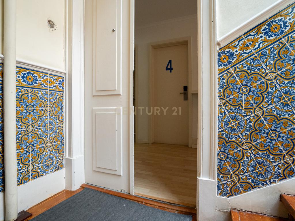 Apartamento Único com Vista sobre o Campo Pequeno – Lisboa - Image 6