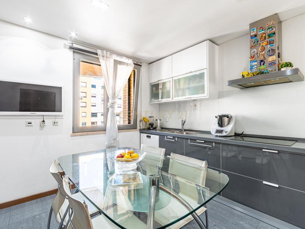Apartamento T4 na prestigiada Urbanização Quinta do Infantado, Loures com Vista Panorâmica sobre as Lezírias - Image 10