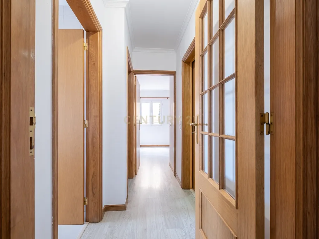 Apartamento T2 para Arrendamento – Centro do Funchal, Ilha da Madeira - Image 20