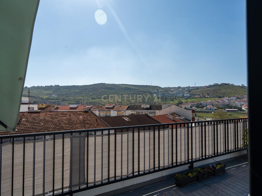 Apartamento T3+1 duplex, com terraço e estacionamento, no centro da cidade de Torres Vedras - Image 68