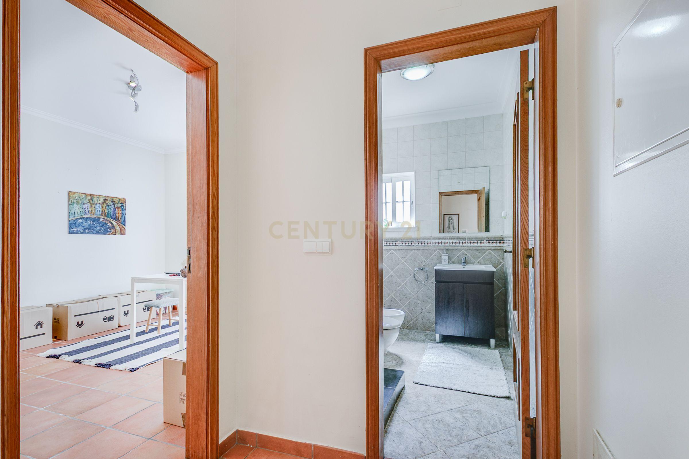 Moradia Rural T4 com Piscina e Jardim — Entre Setúbal e Lisboa - Image 8