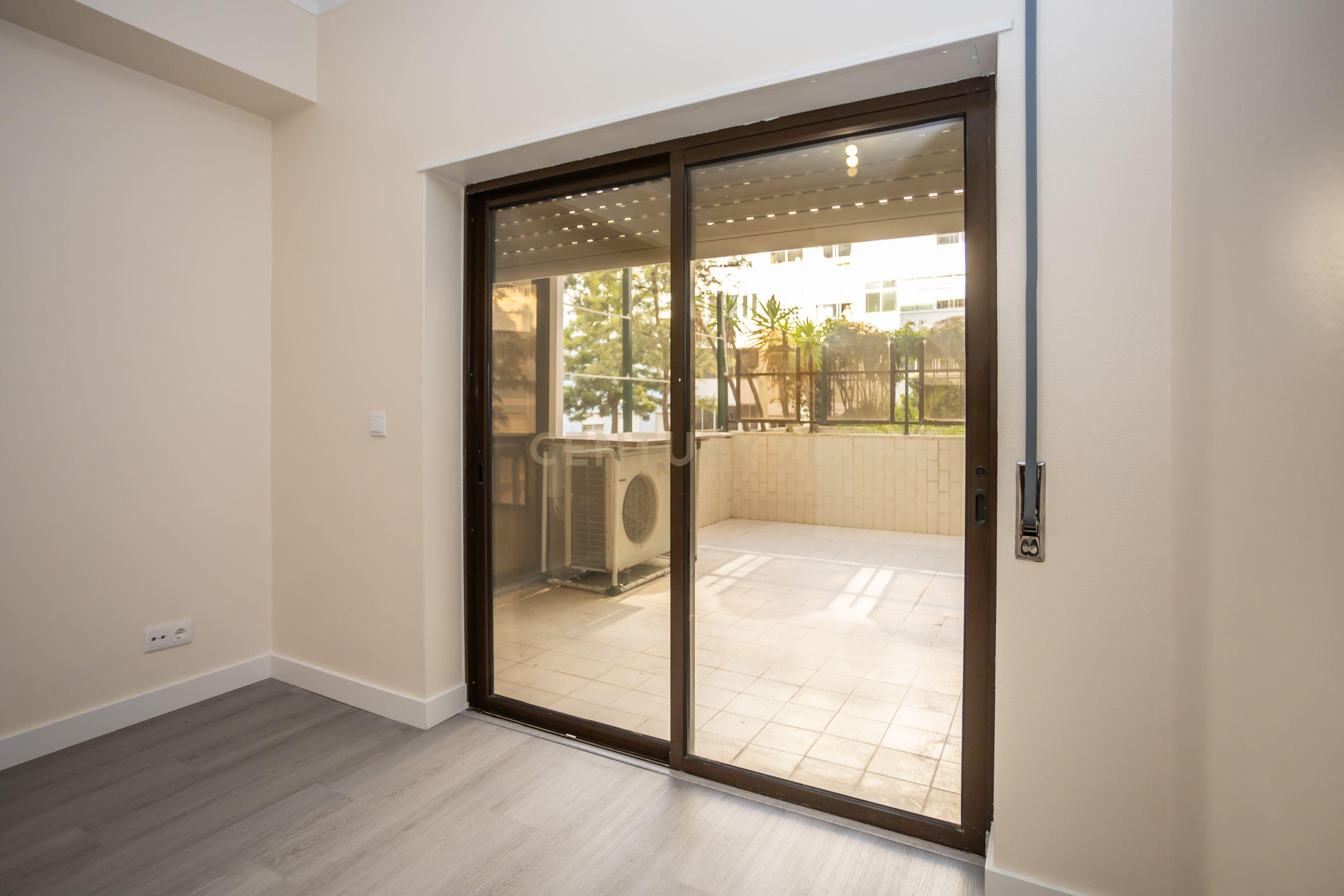 Apartamento T4, centro de Almada com terraço - Image 7