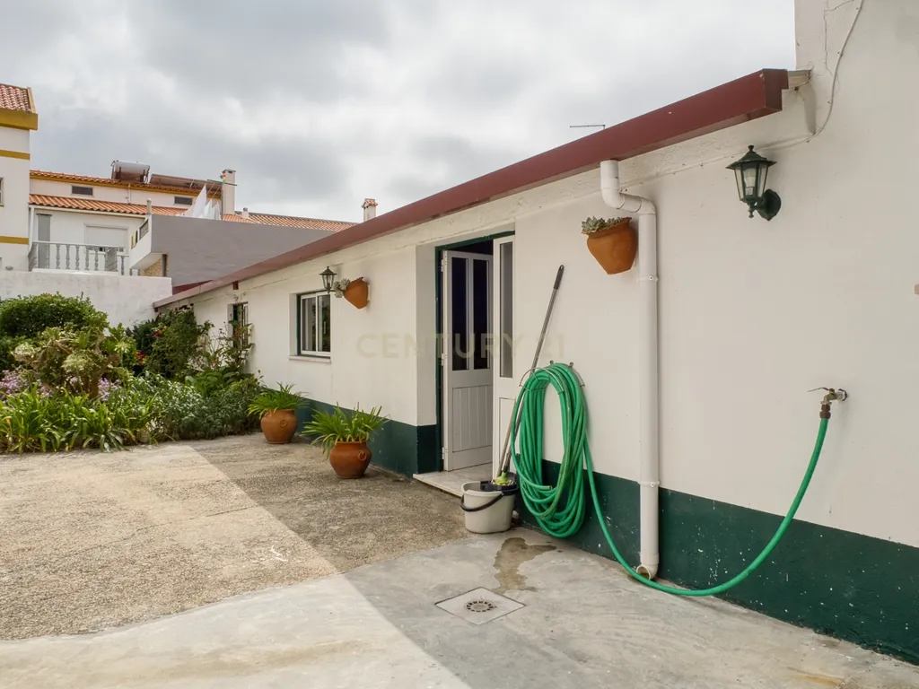 Linda Moradia T2 com Jardim e garagem a poucos kms de Martinho do Porto - Image 24