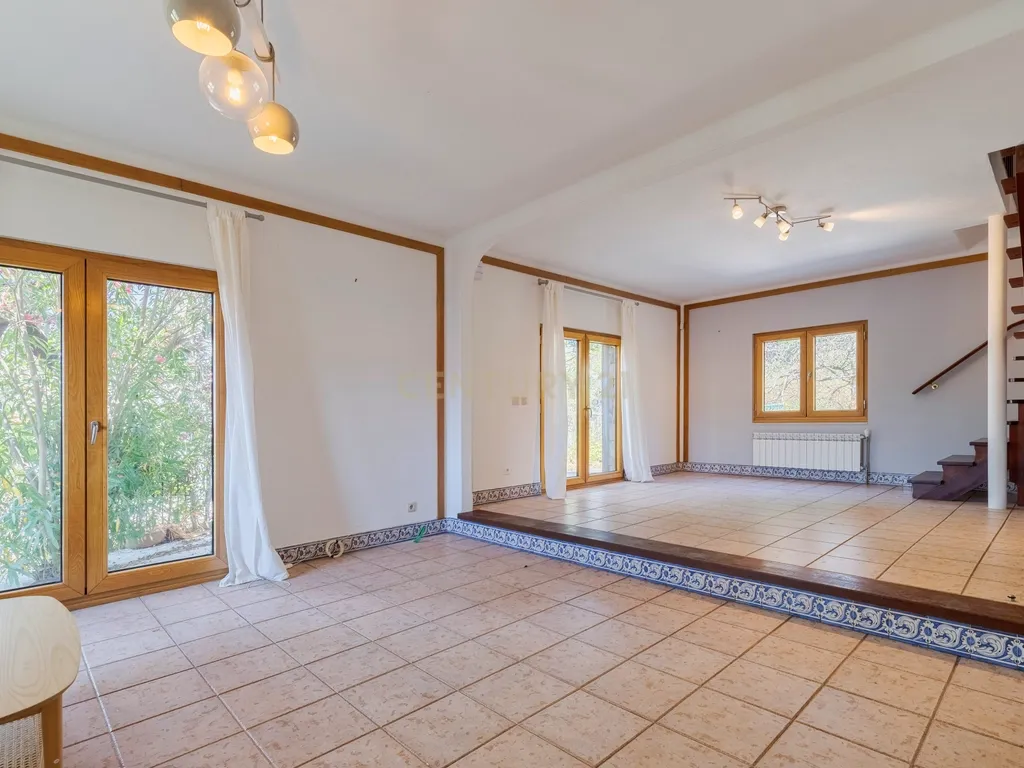 Moradia T4 Exclusiva com Piscina | Vista Serra da Arrábida | Setúbal - Image 12