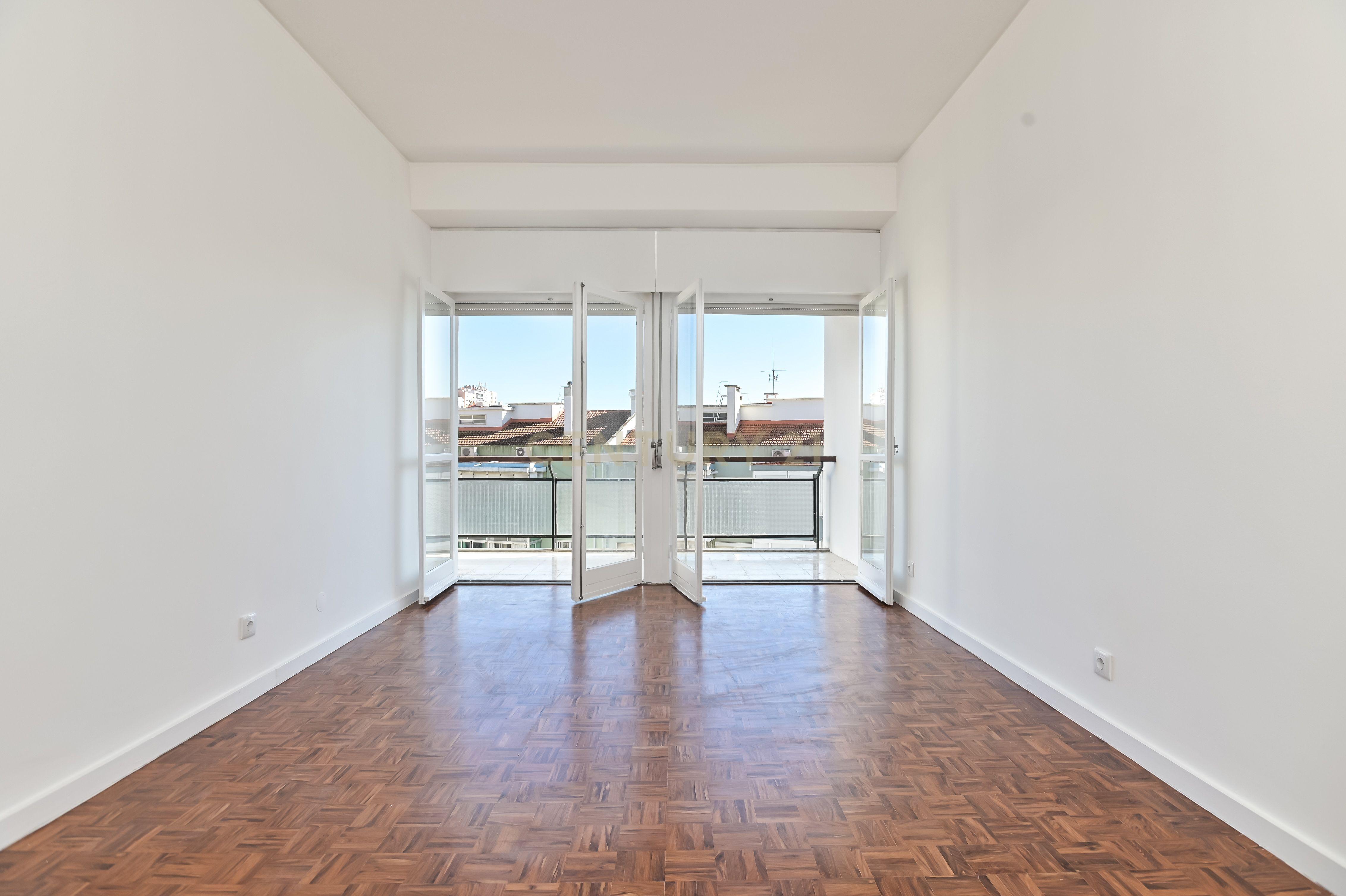 Apartamento T2 renovado para arrendamento em São Domingos de Benfica, Lisboa – pohled 4