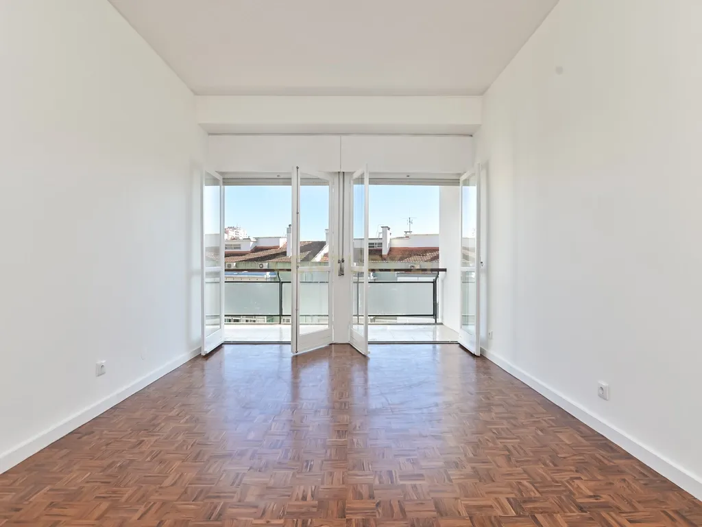 * RESERVADO * Apartamento T2 renovado para arrendamento em São Domingos de Benfica, Lisboa - Image 4