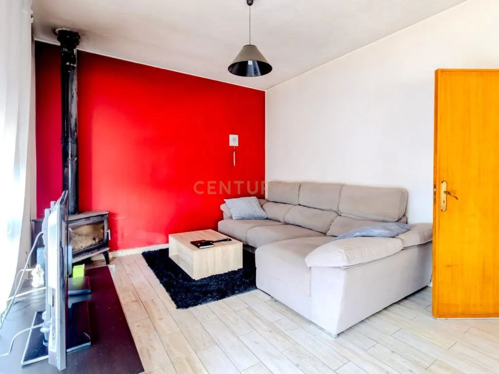 Moradia T3 + T1 + Espaço Comercial – Oportunidade Única no Centro da Vieira de Leiria - Image 5
