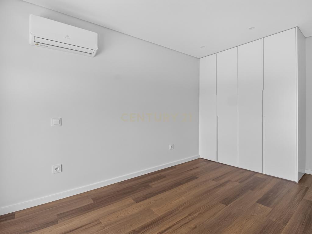 T3 Novo em Ferreiros, Braga | Suíte e 2 Quartos com Closet e Varanda Panorâmica - Image 7