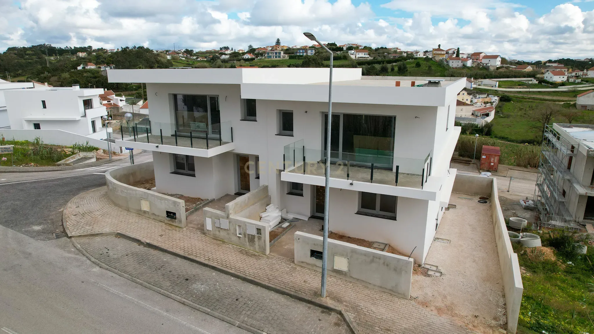 Moradia T3 de Arquitetura Moderna na Ericeira - Image 1
