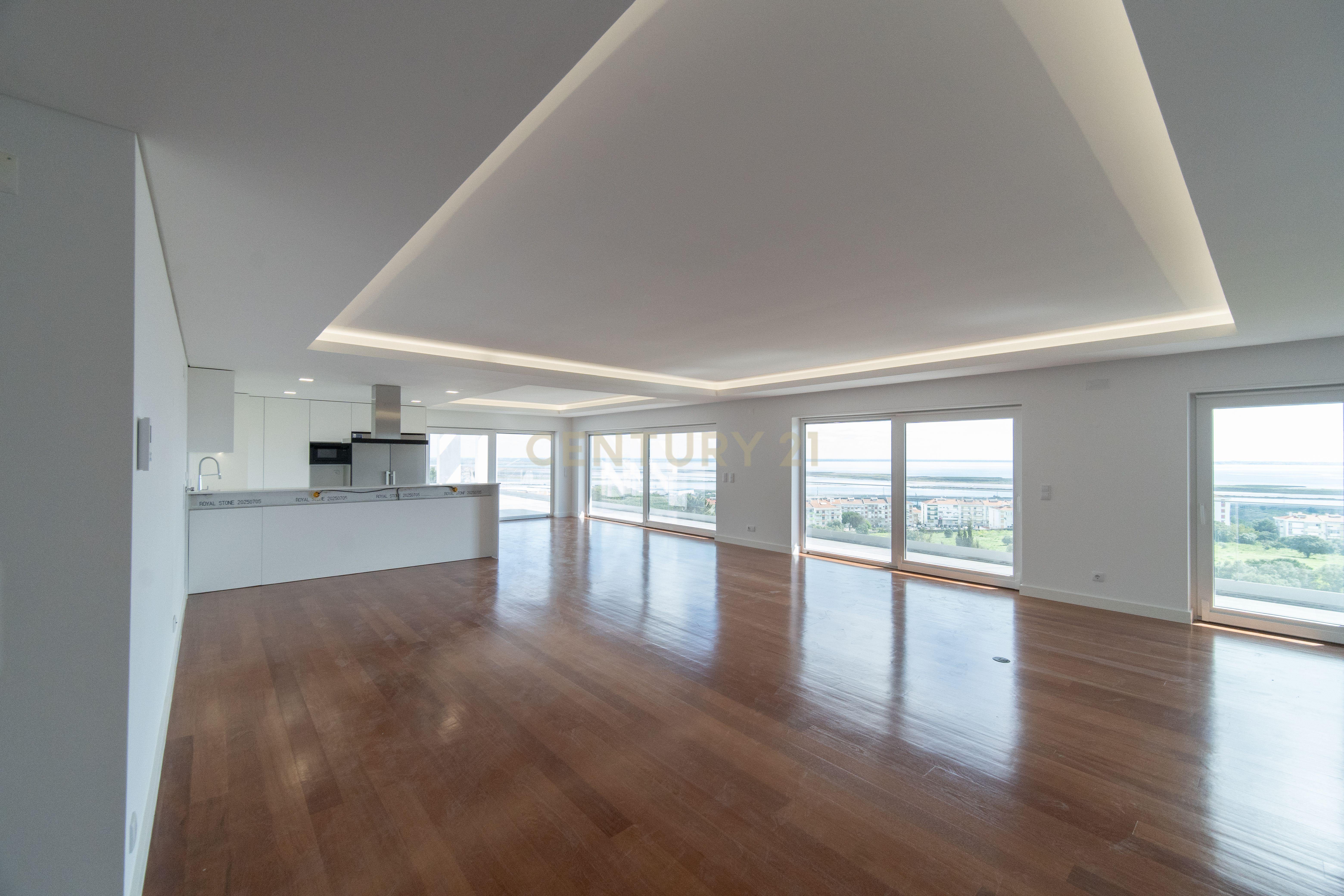 Apartamento T4 à venda em Santa Iria de Azoia, São João da Talha e Bobadela, Loures — foto 3
