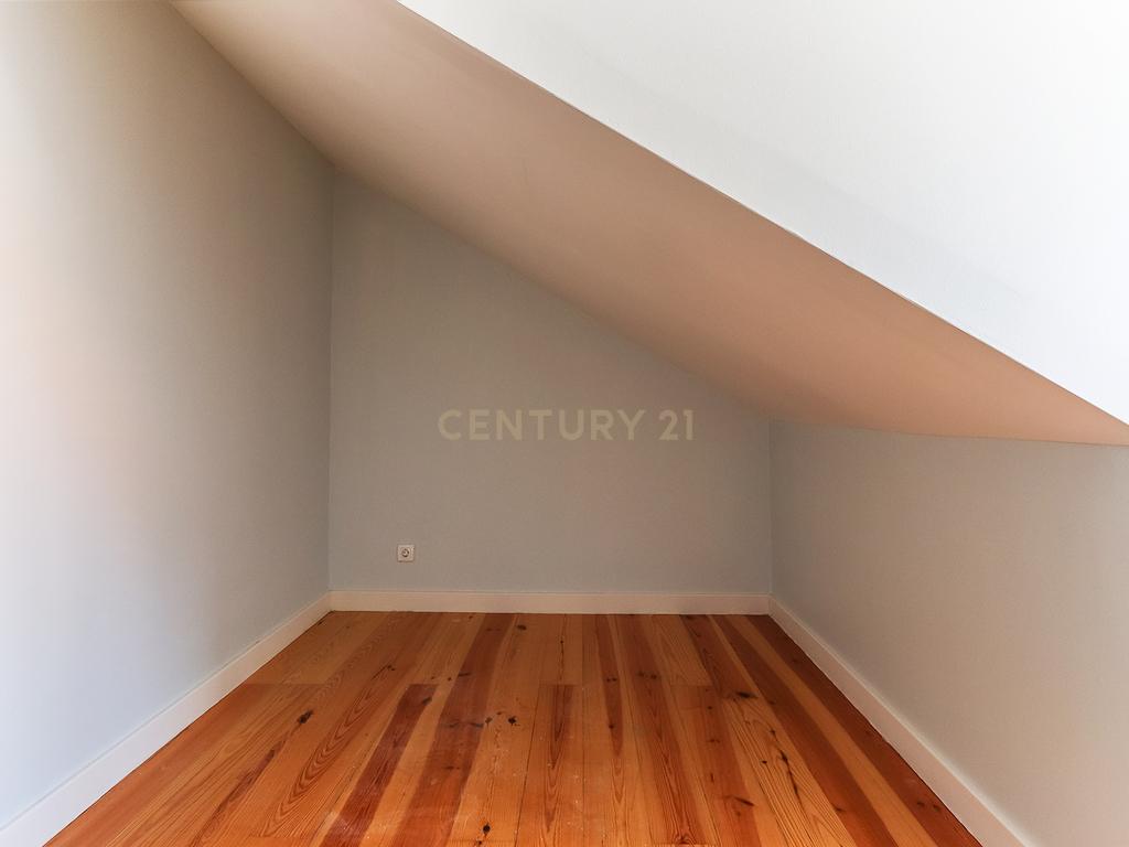 Apartamento T4 Totalmente Remodelado no 4º Andar - Image 16