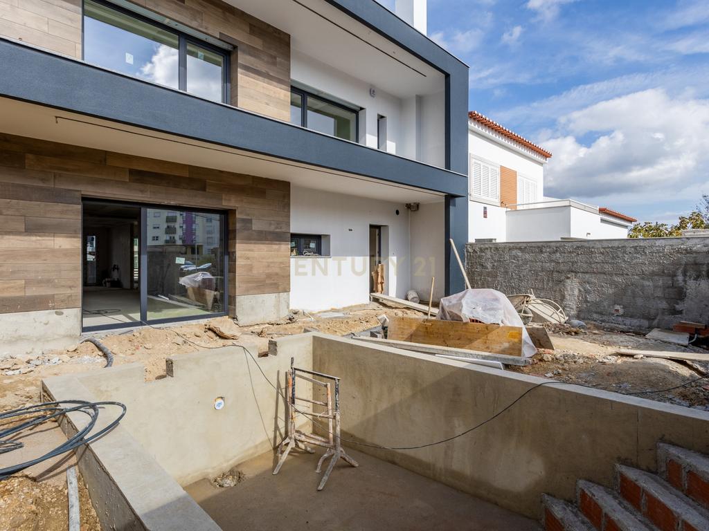 Moradia de luxo V5 no Bairro do Barreiro, Santa Iria da Azóia - Image 6